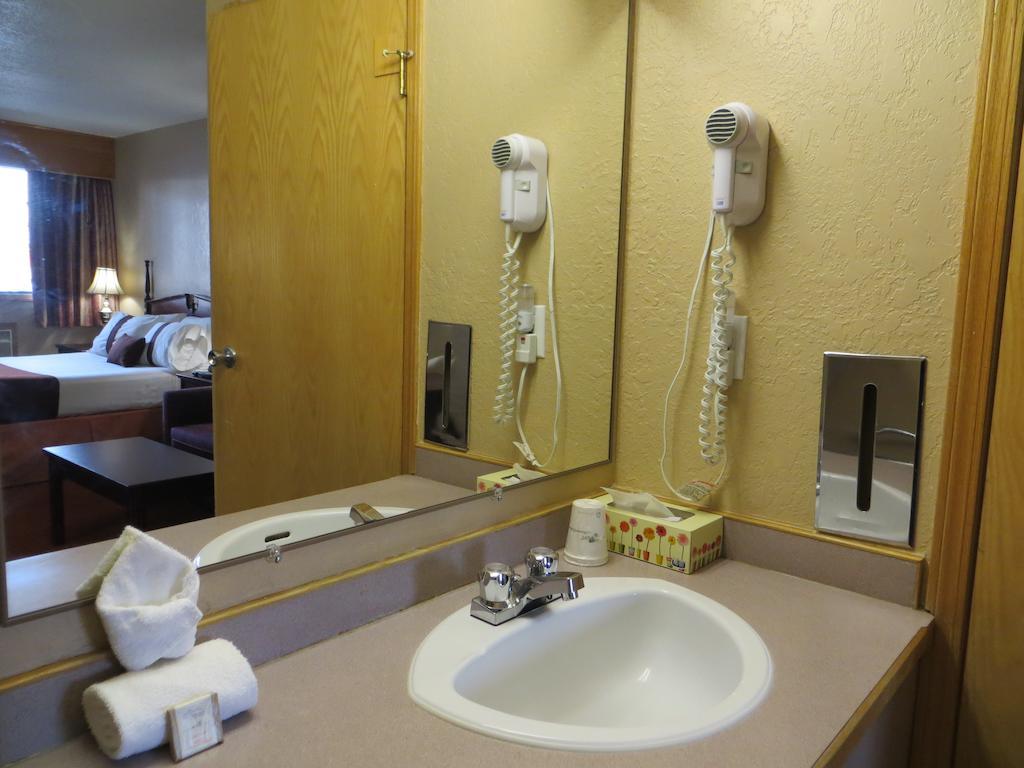 Howard Johnson By Wyndham Red Deer Penhold