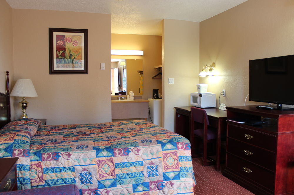 Howard Johnson By Wyndham Red Deer 2*