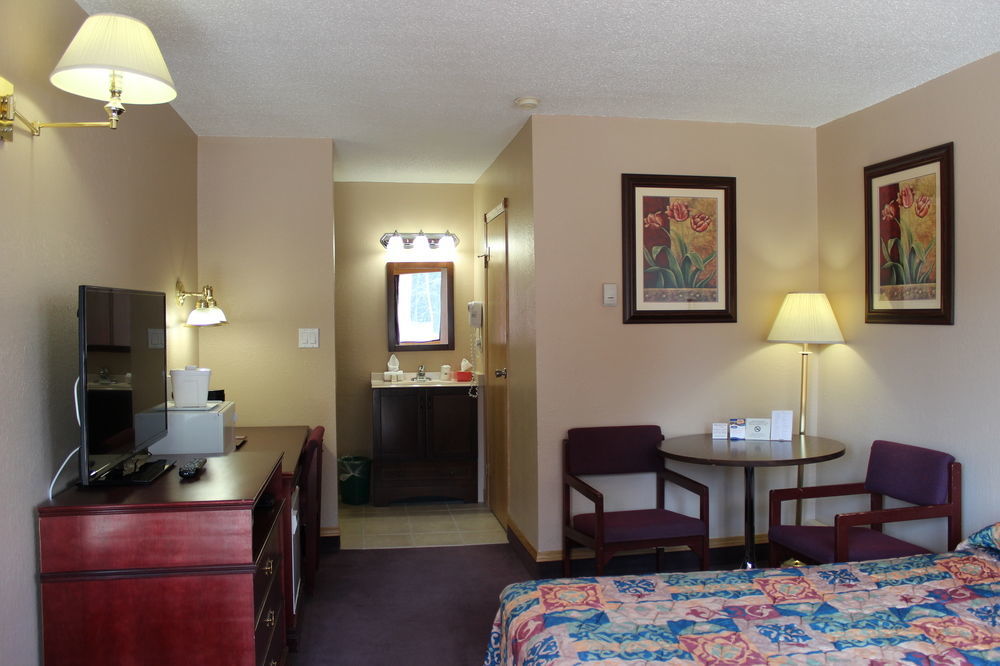 Howard Johnson By Wyndham Red Deer Motel 2*