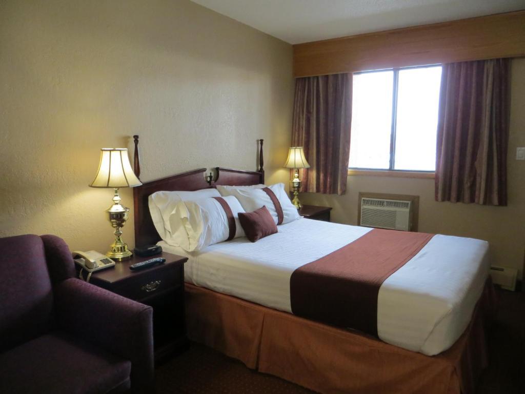 Howard Johnson By Wyndham Red Deer 2*