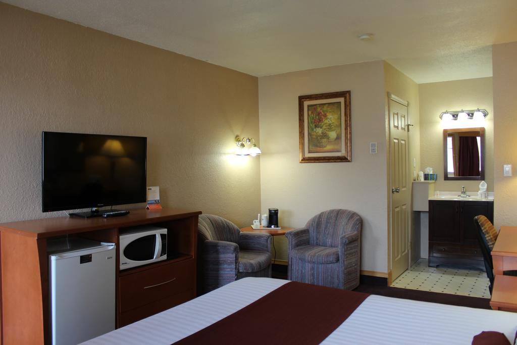 Howard Johnson By Wyndham Red Deer Penhold