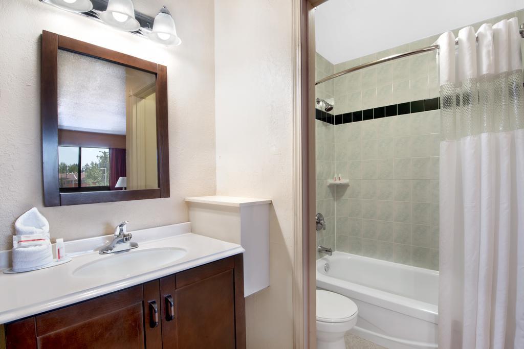 Motel Howard Johnson By Wyndham Red Deer 2*