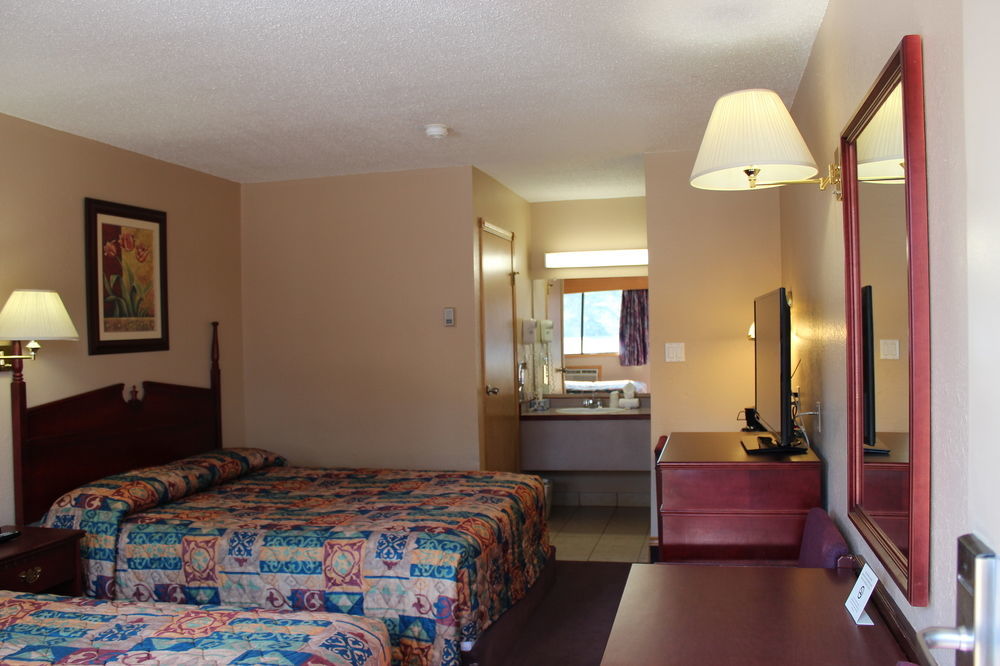 Howard Johnson By Wyndham Red Deer Motel 2*