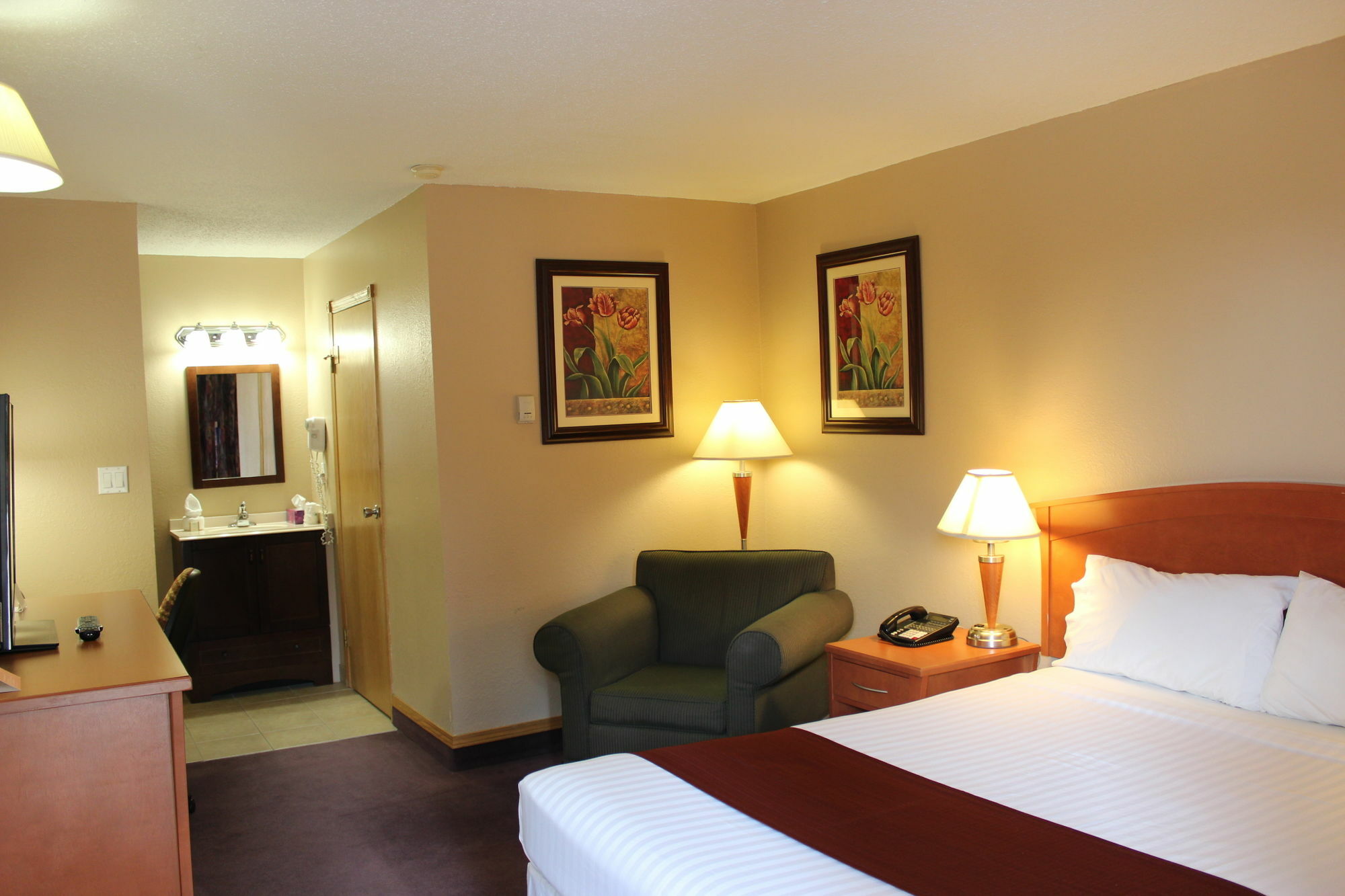 Howard Johnson By Wyndham Red Deer 2*